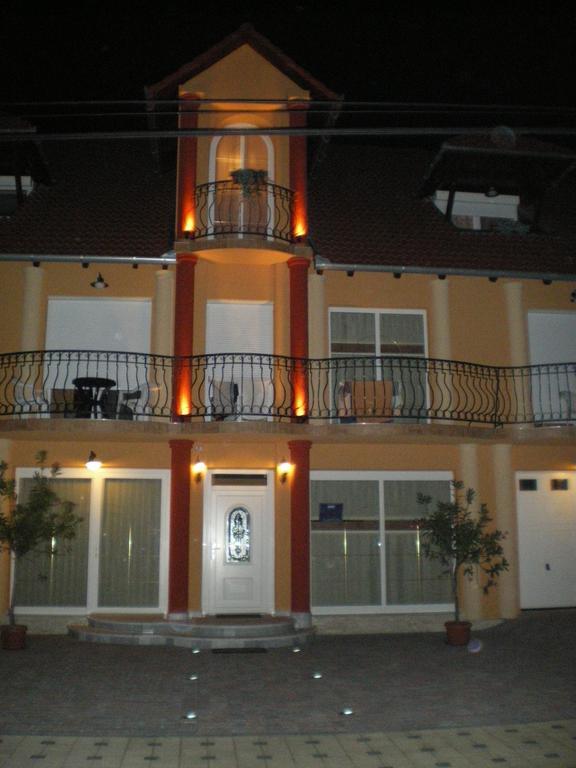 Mediterran-Apartmanok-Harkany Exterior photo